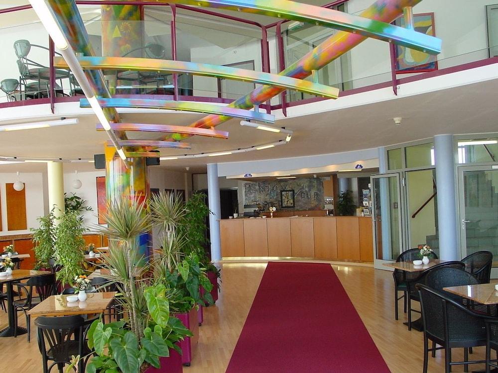 维也纳机场生活酒店 菲施蒙德多夫 外观 照片